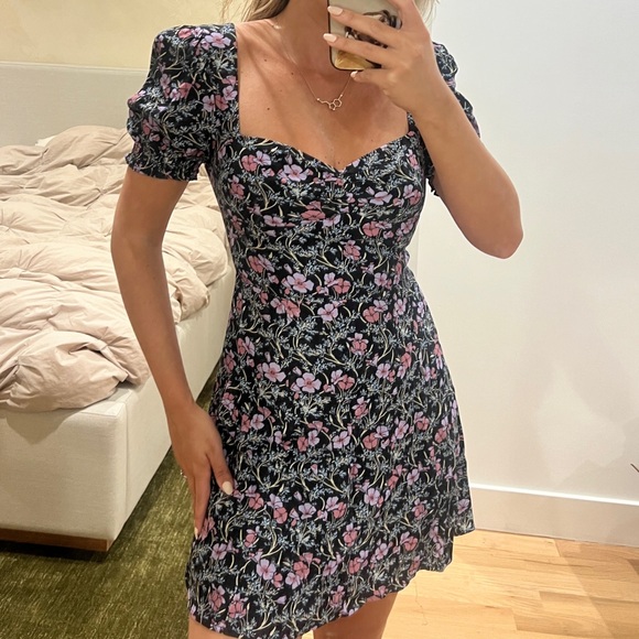 NWOT the prettiest aritzia floral short sleeve dress puff sleeve - Picture 3 of 6